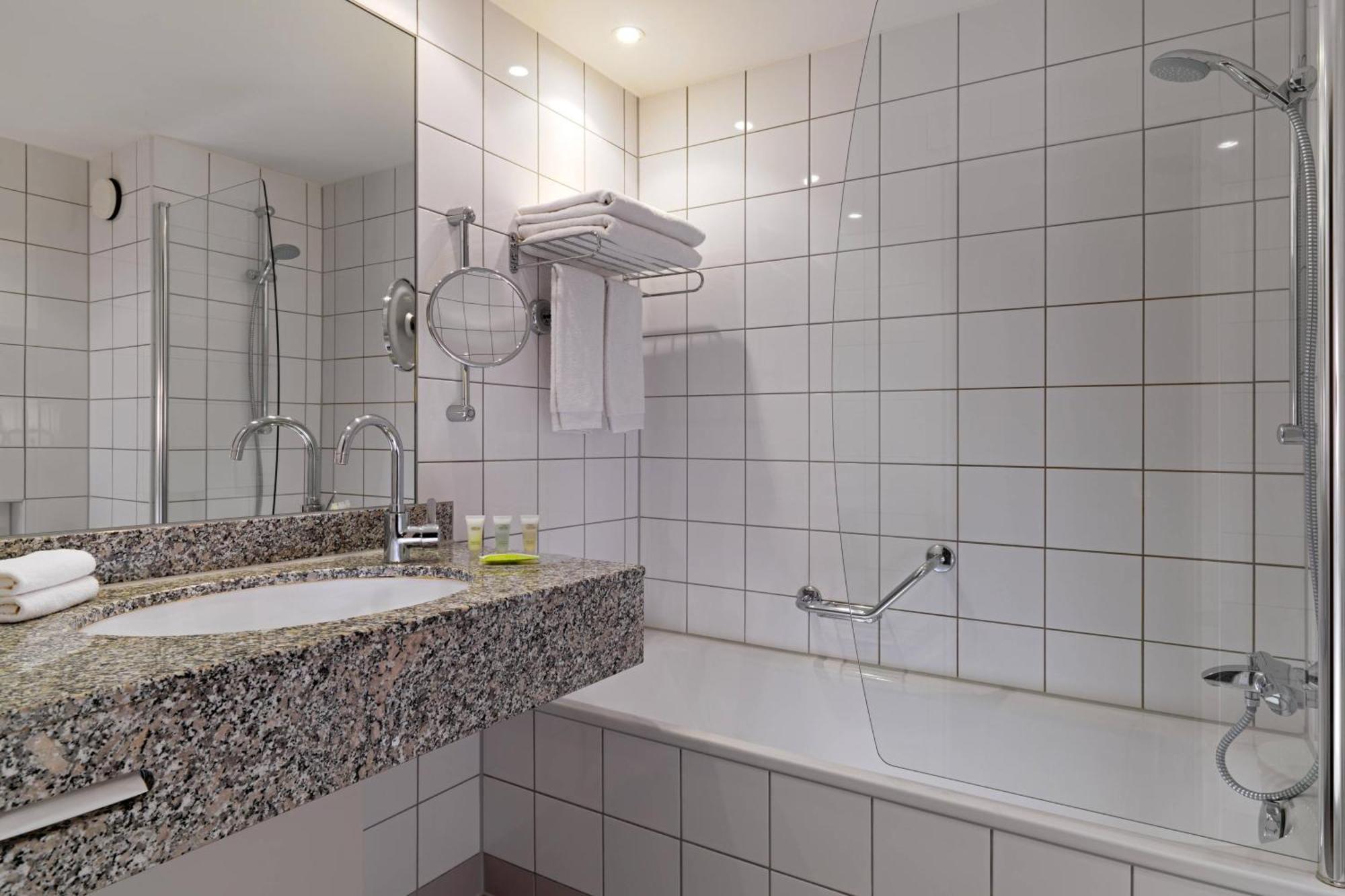 Courtyard By Marriott Duesseldorf Hafen Hotel Eksteriør billede