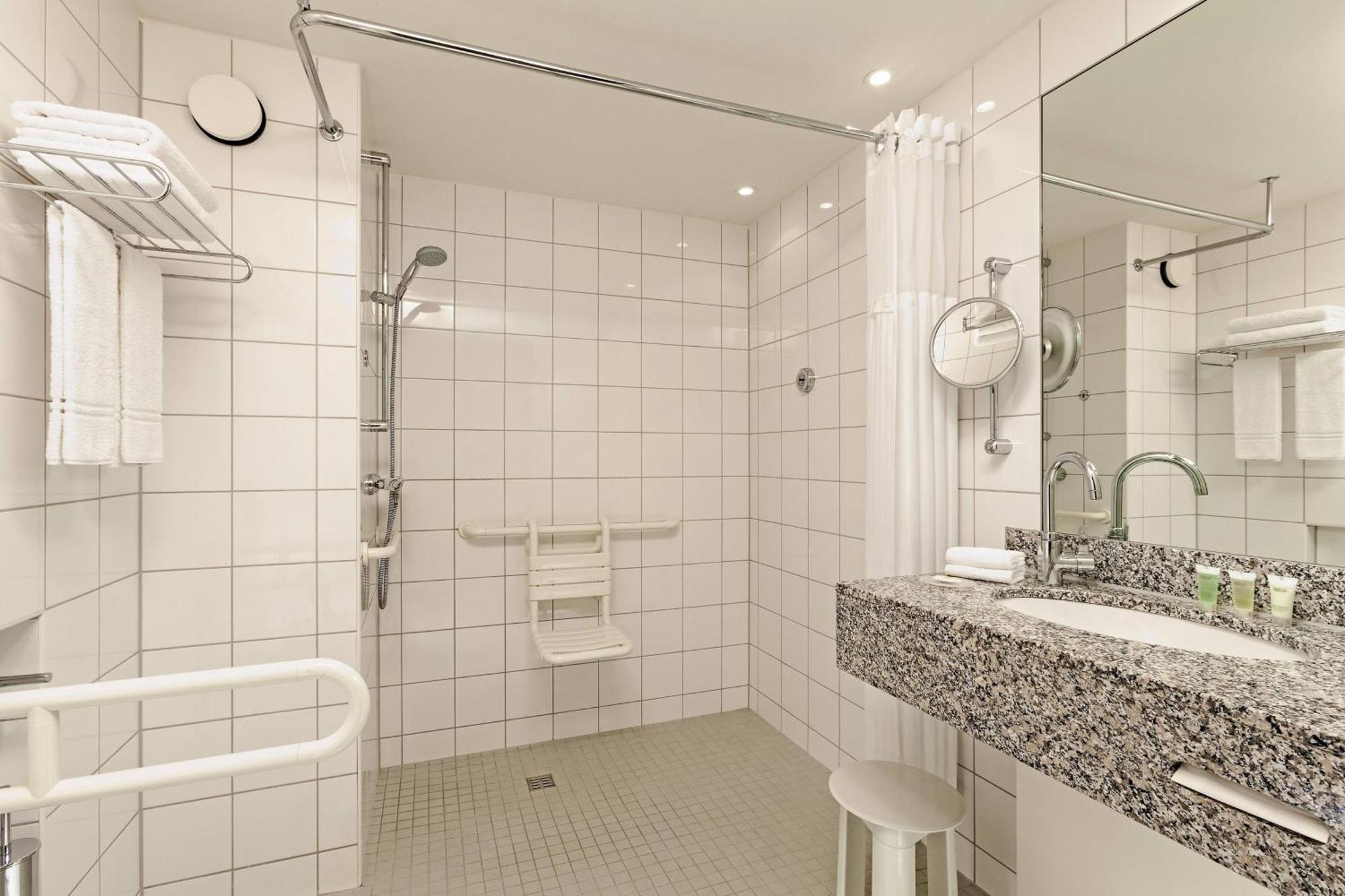 Courtyard By Marriott Duesseldorf Hafen Hotel Eksteriør billede