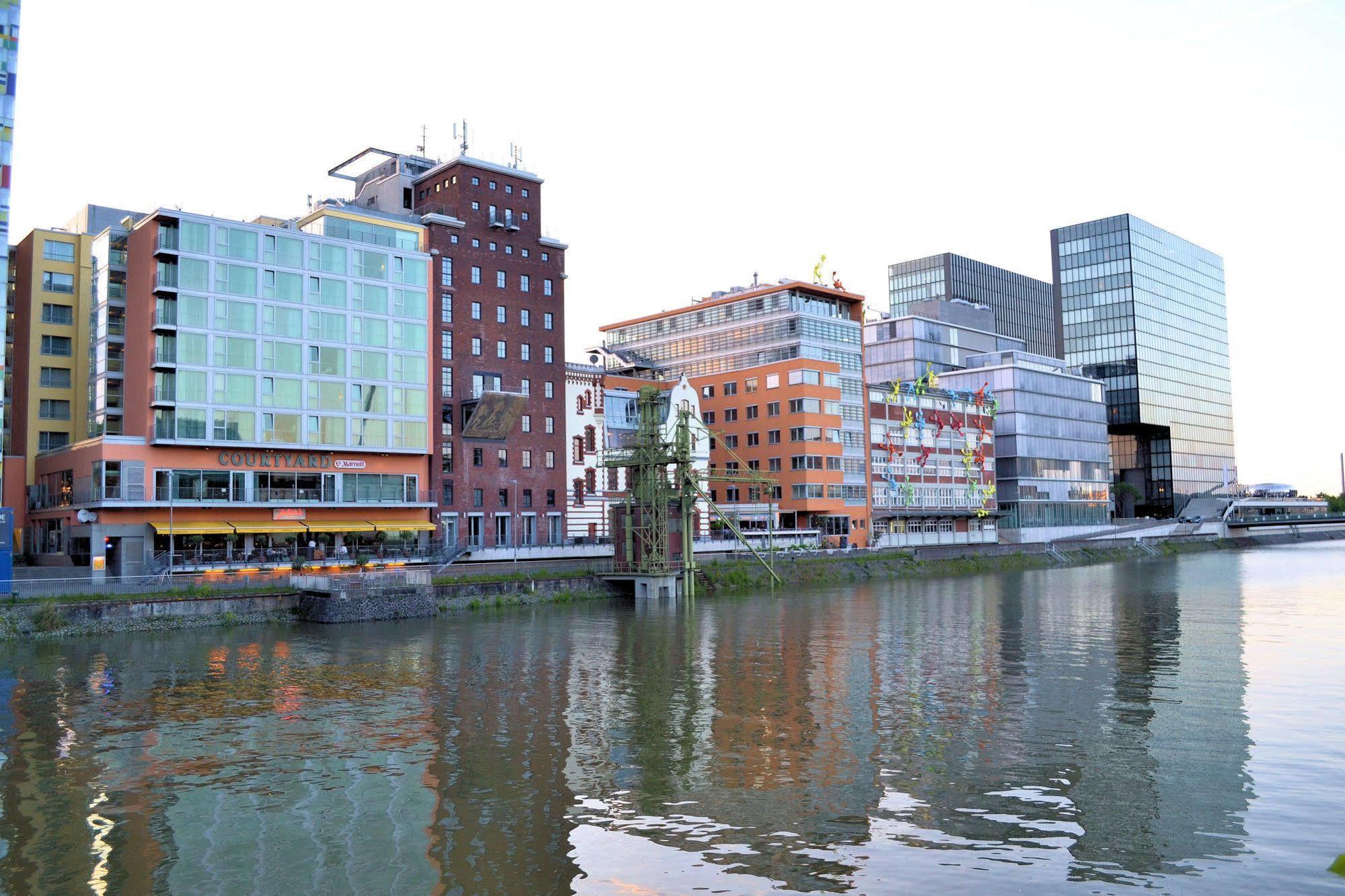 Courtyard By Marriott Duesseldorf Hafen Hotel Eksteriør billede